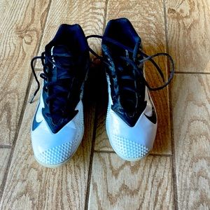 Men’s size 10 lacrosse cleats.